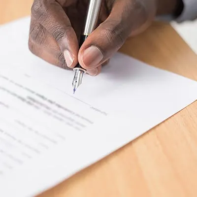 Comment résilier une assurance décennale pour augmentation ou à échéance ?